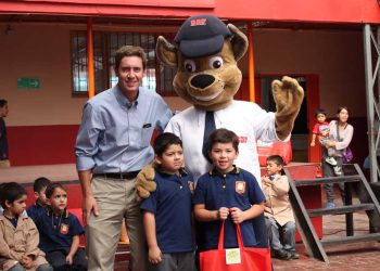 BSF REALIZA CAMPAÑA “MI PRIMER ESTUCHE” EN COLEGIO DE PUDAHUEL