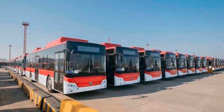 IAN TAYLOR AGENCIA A M/N TORTUGAS DE EUKOR TRAJO BUSES ELÉCTRICOS PARA TRANSANTIAGO