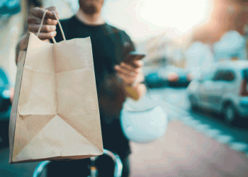 ¿CÓMO SE ADAPTAN LAS EMPRESAS A LOS COMPRADORES MÓVILES?