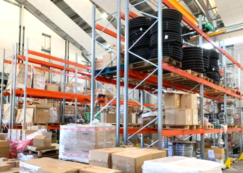 AR RACKING EQUIPA JUNTO A ABC EQUIPEMENT  EL ALMACÉN DE 109 DISTRIBUTION ELECTRIQUE EN ISLA REUNIÓN