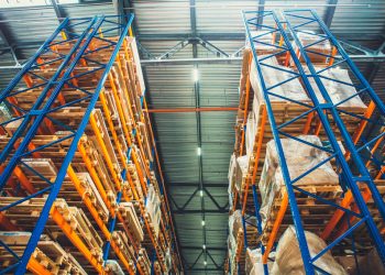 ¿CÓMO SE DESARROLLA LA LOGÍSTICA EN LAS EMPRESAS DISTRIBUIDORAS?