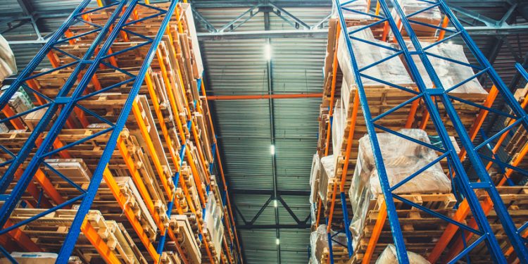 ¿CÓMO SE DESARROLLA LA LOGÍSTICA EN LAS EMPRESAS DISTRIBUIDORAS?