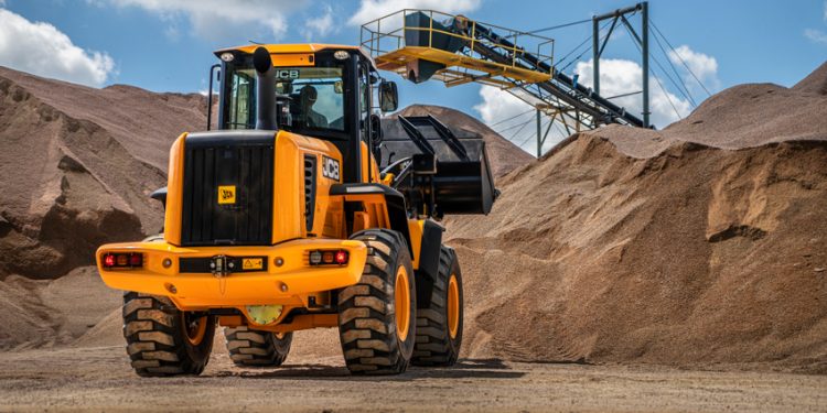 NUEVOS CARGADORES FRONTALES DE JCB: BAJO COSTO OPERACIONAL Y ALTA EFICIENCIA