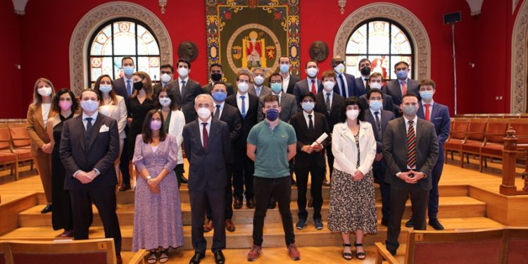 UN TOTAL DE 49 ESTUDIANTES DE 16 NACIONALIDADES RECIBEN SU DIPLOMA DE GRADUACIÓN DE LOS MÁSTERES DE ZLC