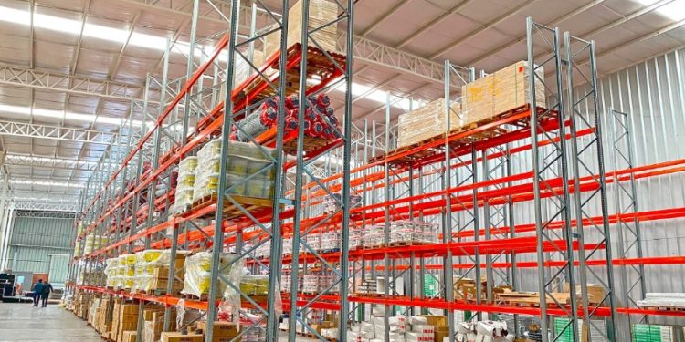 AR RACKING EQUIPA EL CD QUE CONSOLIDA LA EXPANSIÓN DE FERRETERÍAS PUNTO MAESTRO