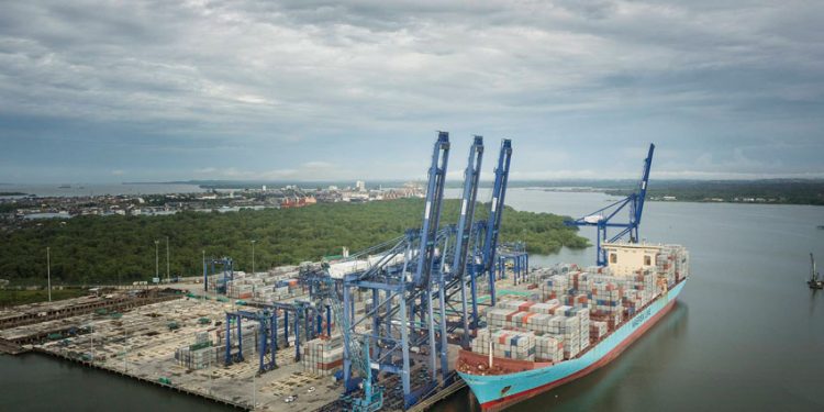 A.P. MOLLER – MAERSK ACELERA LA DESCARBONIZACIÓN DE LA FLOTA CON 8 GRANDES BUQUES OCEÁNICOS PARA OPERAR CON METANOL NEUTRO EN CARBONO