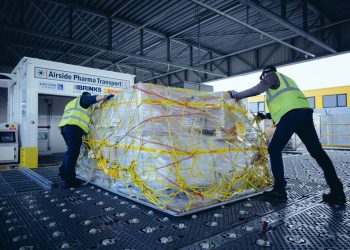 HITO CLAVE: DHL ENTREGA MIL MILLONES DE DOSIS DE VACUNA COVID-19