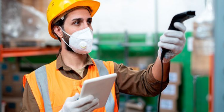 ¿CÓMO ACERCAR LA TECNOLOGÍA A LOS COLABORADORES?