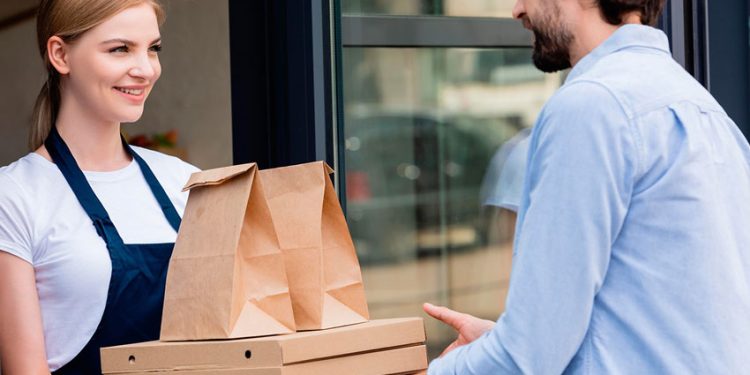 PACKAGING PERSONALIZADO: UTILIZARLO COMO ELEMENTO DE MARKETING Y HACER QUE TU MARCA CAMINE POR LA CIUDAD