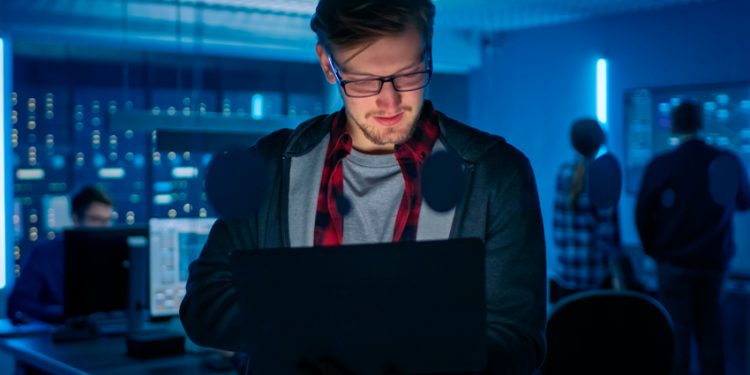 CÓMO LOS SERVICIOS EN LA NUBE IMPULSAN LA RESILIENCIA CIBERNÉTICA