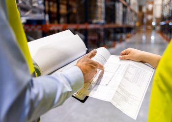 ADIÓS AL PAPEL: CUATRO RAZONES POR LA QUE DEBERÍA ELIMINARSE DE LA OPERACIÓN LOGÍSTICA