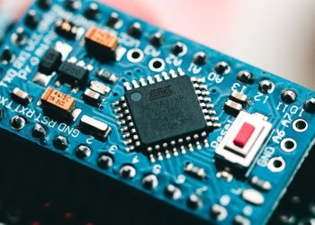 SE MANTIENE LA ESCASEZ DE MICROCHIPS: UN TÚNEL OSCURO PARA LAS CADENAS DE SUMINISTRO