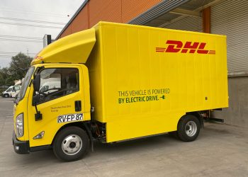 DHL GLOBAL FORWARDING PONE EN MARCHA LOS PRIMEROS CAMIONES ELÉCTRICOS DE REPARTO EN SU TIPO EN CHILE