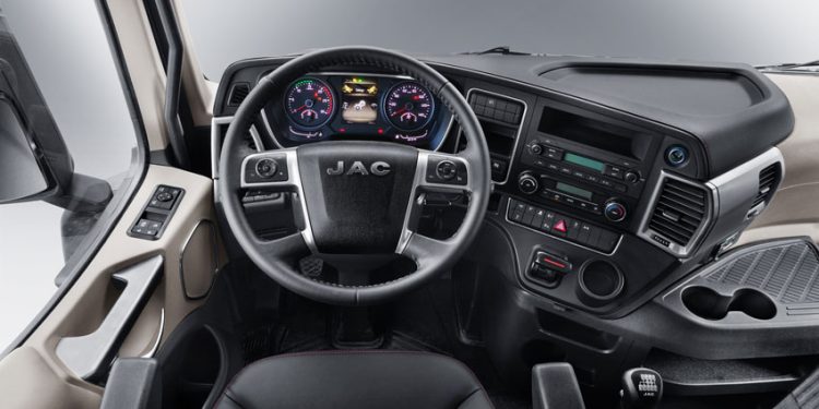 DERCOMAQ PRESENTA K7, EL NUEVO CAMIÓN JAC AUTOMATIZADO Y DE LUJO