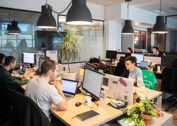 LA SITUACIÓN ECONÓMICA ACTUAL AFECTA DE FORMA NEGATIVA A UN 71% DE LAS TIENDAS ONLINE, SIENDO EN MÁS DE LA MITAD UNA DISMINUCIÓN DE SUS VENTAS