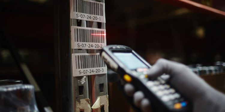 INCIPIENTE PERO CON FUERZA: EL AVANCE DE LA TECNOLOGÍA RFID EN LOS CENTROS DE DISTRIBUCIÓN CHILENOS