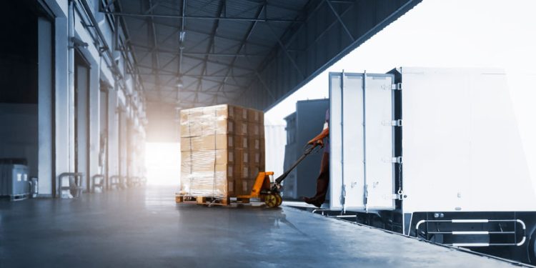 ¿CÓMO MEJORAR LA OPERACIÓN DE LOS CENTROS LOGÍSTICOS A TRAVÉS DE LA TECNOLOGÍA?