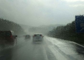 CONDUCCIÓN CON LLUVIA O GRANIZO