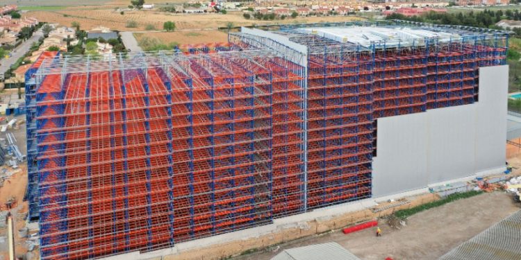 ESNOVA RACKS RECONOCIDA POR LOGRAR EN “TIEMPO RÉCORD” UNA POSICIÓN DE LIDERAZGO