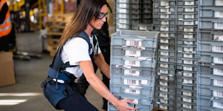 EXOESQUELETOS OPTIMIZAN LABORES DE MANEJO MANUAL DE CARGAS EN EL SECTOR LOGISTICO