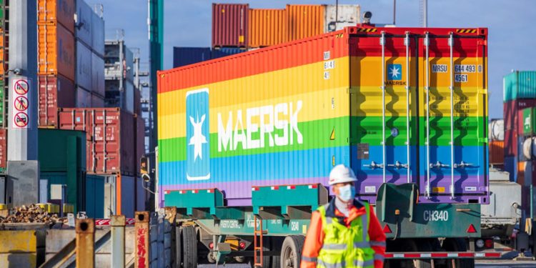 CONTENEDOR ARCOÍRIS DE A.P. MOLLER – MAERSK LLEGA A CHILE