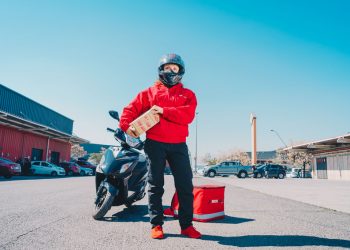 ROCKTRUCK SUMA FLOTA ELÉCTRICA A SU ÚLTIMA MILLA