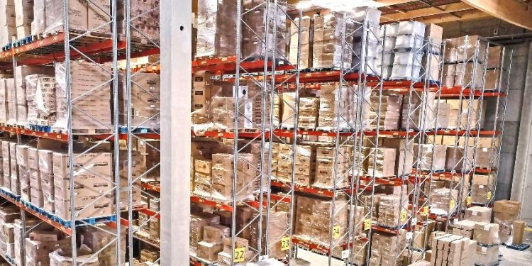 AR RACKING EQUIPA EL ESTRATÉGICO ALMACÉN DE IRIS OHYAMA EN FRANCIA