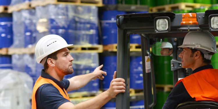 CONSEJOS CLAVE PARA LA LOGÍSTICA DE ALMACENAMIENTO Y DISTRIBUCIÓN DE PRODUCTOS QUÍMICOS