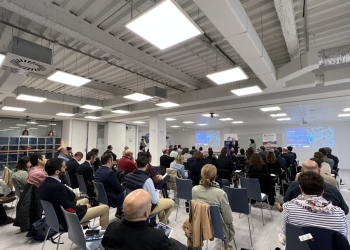 UN CENTENAR DE PROFESIONALES ABORDAN  LOS AVANCES EN IA Y ROBÓTICA EN LOGÍSTICA  EN ZARAGOZA LOGISTICS CENTER