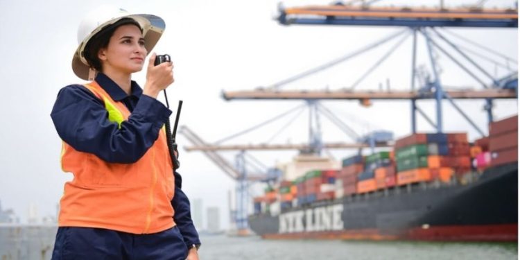 LA MUJER EN LOS PUERTOS MARÍTIMOS