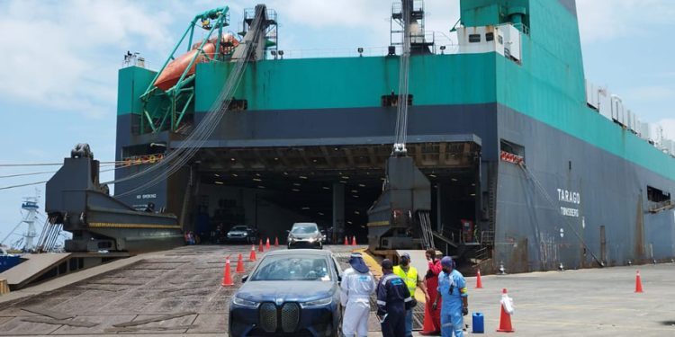 IAN TAYLOR AGENCIA NAVES EN ECUADOR QUE DESCARGAN MÁS DE 3 MIL UNIDADES DE VEHÍCULOS Y MAQUINARIAS DURANTE MARZO