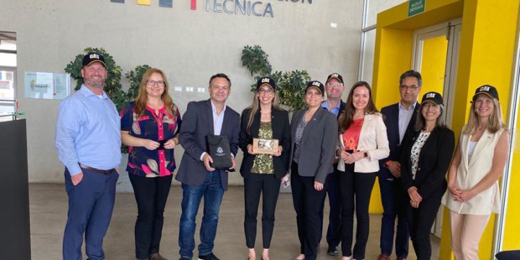 EMBAJADORA DE ESTADOS UNIDOS VISITA INSTALACIONES DE FINNING EN ANTOFAGASTA