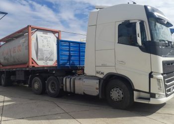 IAN TAYLOR MOVILIZA ISOTANQUES DE HOYER DESDE ARICA HASTA COCHABAMBA EN BOLIVIA