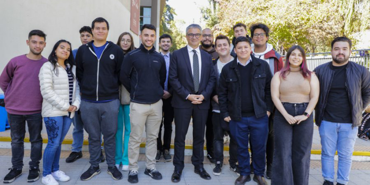 MINISTRO DE HACIENDA Y PRESIDENTE DE LA CPC ANALIZARON ACTUALIDAD ECONÓMICA EN LA U. ANDRÉS BELLO