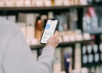 MÁS DE UN TERCIO DE LOS CHILENOS ADMITE QUE REALIZA COMPRAS POR IMPULSO EN EL COMERCIO ELECTRÓNICO