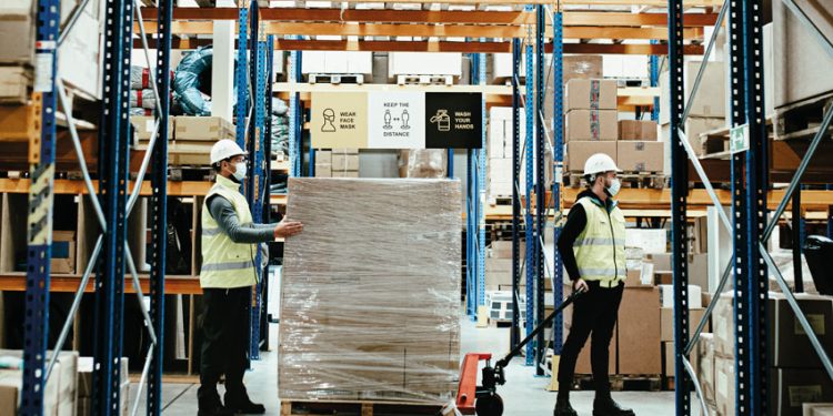 DETRÁS DEL MOVIMIENTO: LOS OPERADORES LOGÍSTICOS COMO PILARES INVISIBLES DEL DESARROLLO DE LA LOGÍSTICA