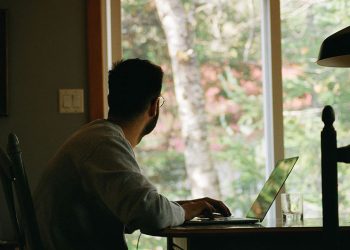 ¿FIN DEL HOME OFFICE? LOS INTERESES CRUZADOS DE EMPRESAS Y TRABAJADORES