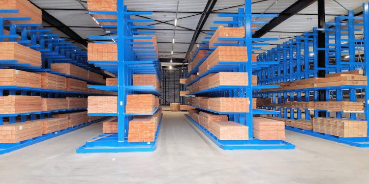 SEIS CAMIONES LLENOS DE ACERO