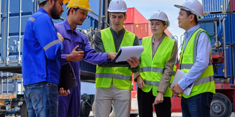 LOGÍSTICA PORTUARIA: MANIPULACIÓN DE CARGAS EFICIENTE