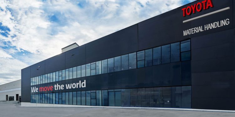 TOYOTA MATERIAL HANDLING ESPAÑA ABRE LAS PUERTAS DE SU NUEVA SEDE CENTRAL: UN IMPULSO HACIA LA INNOVACIÓN Y LA SOSTENIBILIDAD