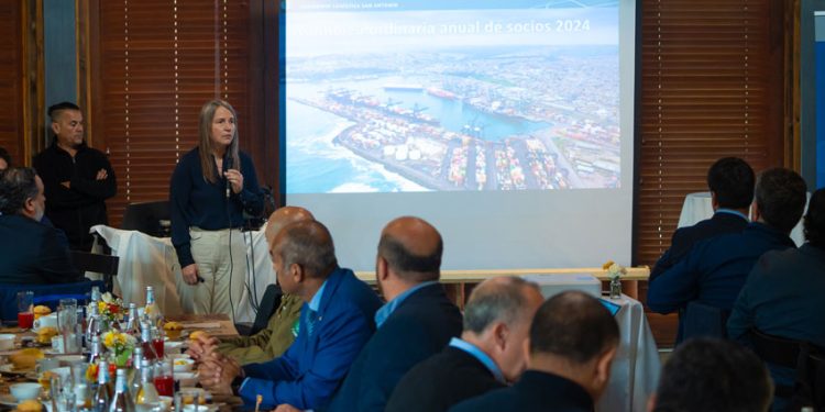 PUERTO SAN ANTONIO PRESENTÓ EL NUEVO PORT COMMUNITY SYSTEM EN LA ASAMBLEA ANUAL DE COLSA