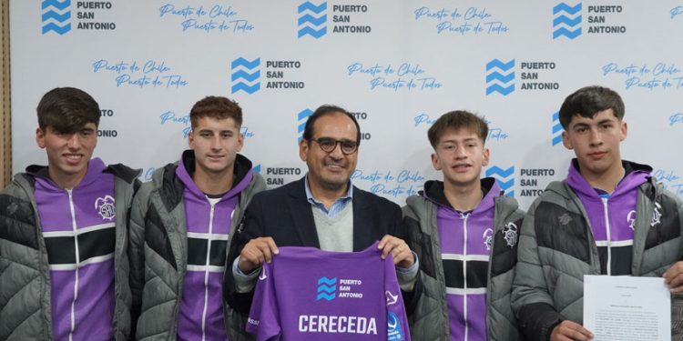 PUERTO SAN ANTONIO Y SAN ANTONIO UNIDO FIRMAN CONVENIO PARA POTENCIAR EL FÚTBOL FORMATIVO
