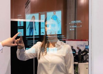 UNA MIRADA A LA DIGITALIZACIÓN MÁXIMA: ESPEJOS INTELIGENTES LLEGAN A CHILE PARA INNOVAR LA EXPERIENCIA DEL CONSUMIDOR