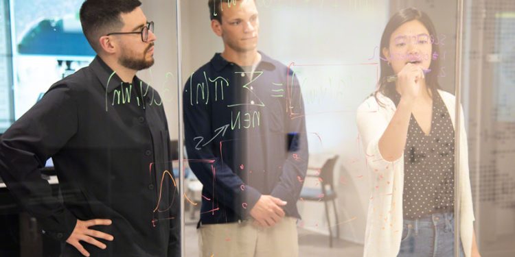 EL MIT CENTER FOR TRANSPORTATION & LOGISTICS INAUGURA UN NUEVO LABORATORIO PARA INVESTIGAR EL POTENCIAL DE LA IA EN LA LOGÍSTICA  CON EL APOYO DE MECALUX