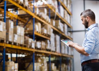 RETENCIÓN DEL PERSONAL, GESTIÓN MULTICANAL Y TECNOLOGÍA REZAGADA, RETOS EN LAS OPERACIONES DE ALMACÉN