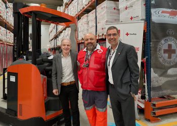 TOYOTA MATERIAL HANDLING ESPAÑA IMPULSA LA LABOR DE LA CRUZ ROJA CON LA DONACIÓN DE UNA CARRETILLA CONTRAPESADA