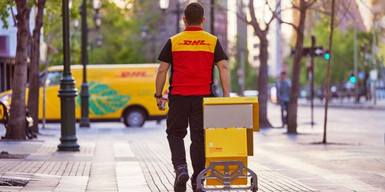 DHL EXPRESS REFUERZA SU COMPROMISO CON CHILE INVIRTIENDO MÁS DE 1.6 MILLONES DE DÓLARES PARA AMPLIAR SU FLOTA ELÉCTRICA