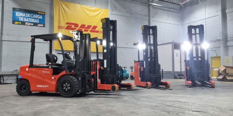 STACKER: A LA VANGUARDIA EN LA REDUCCIÓN DE LA HUELLA DE CARBONO CON EQUIPOS 100% LITIO