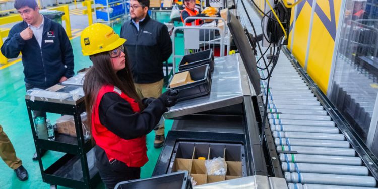 FINNING CHILE INAUGURA CENTRO LOGÍSTICO ROBOTIZADO ÚNICO EN LA INDUSTRIA MINERA NACIONAL