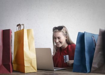 MEJORANDO LA EXPERIENCIA DEL CLIENTE EN EL ECOMMERCE: CONSEJOS PARA SATISFACER A LOS MÁS EXIGENTES